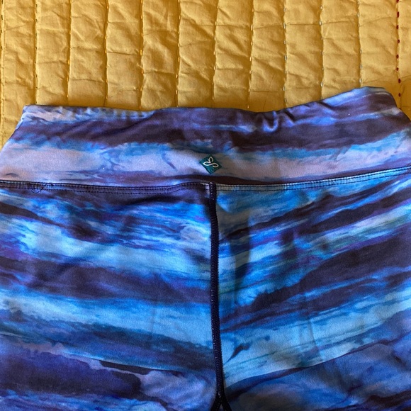 Fun Prana capri leggings size sm, rarely worn - Picture 3 of 4